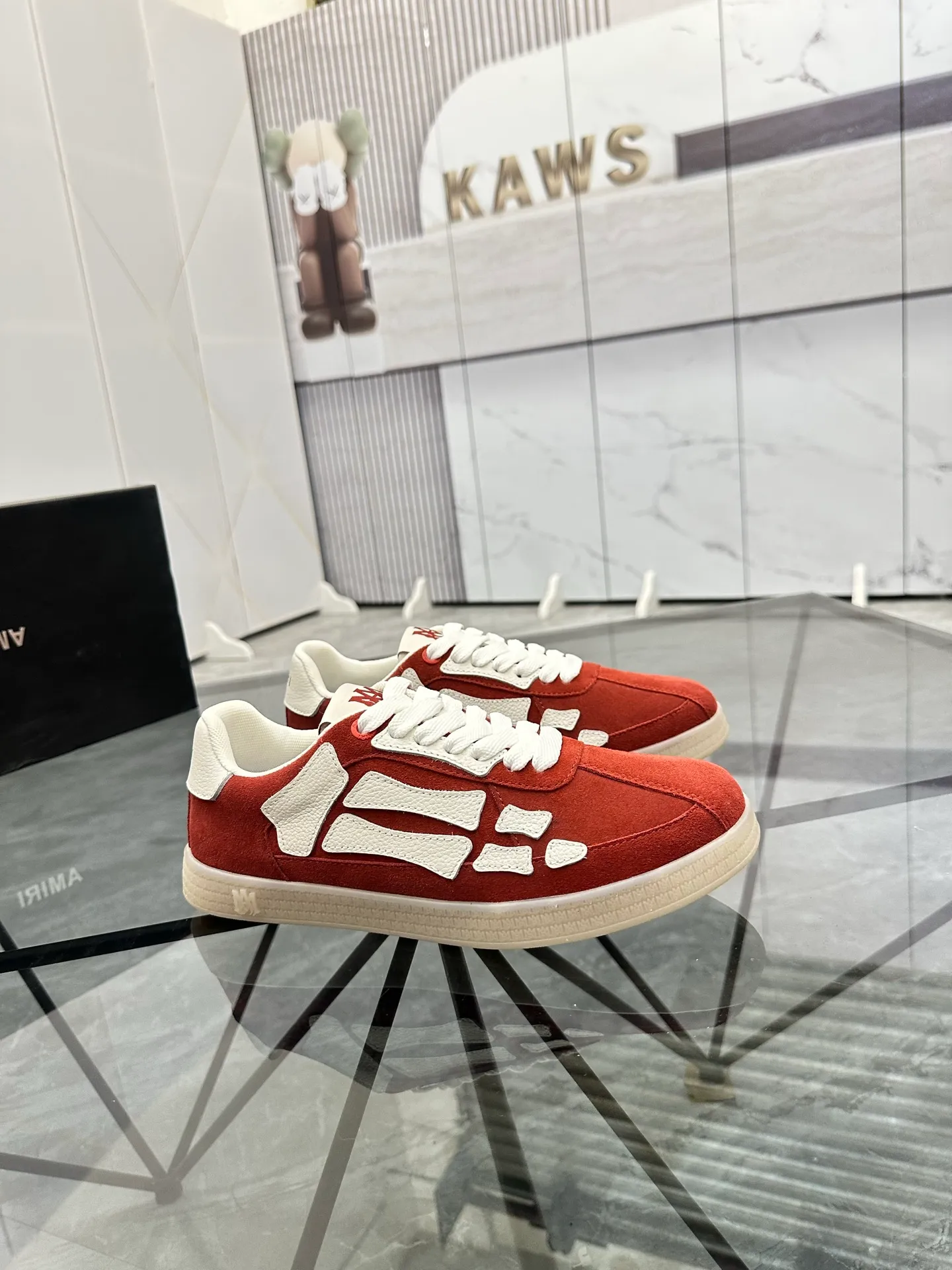Men's shoes: 💰P420¥ Product trademark: AMIRI* "Amir*" low-top casual shoes Regular size: 38-45 (can be customized to 46) Product material: imported nubuck leather upper, breathable lining, original outsole. Number: 001